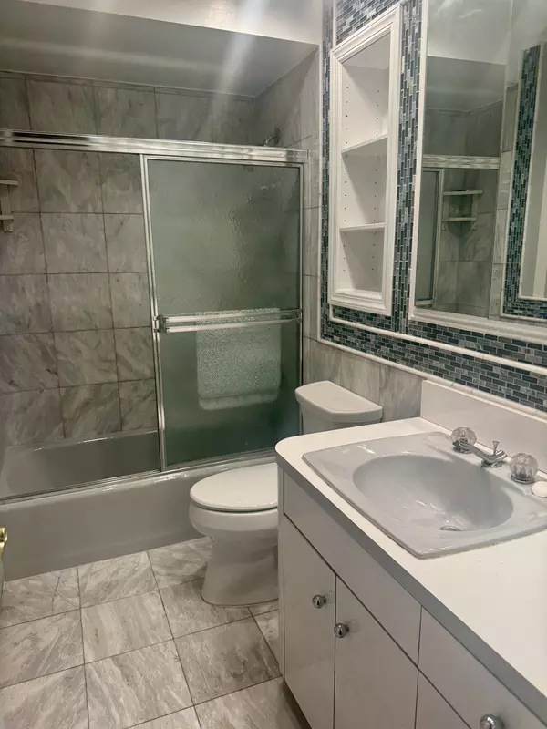 Rockaway Park, NY 11694-1841,253 Beach 124th St #2