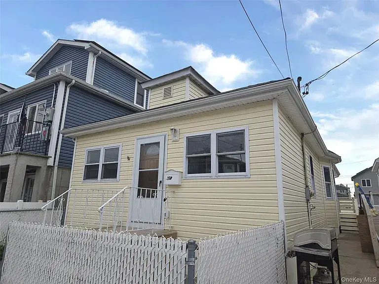 20 West 10th Road, Broad Channel, NY 11693