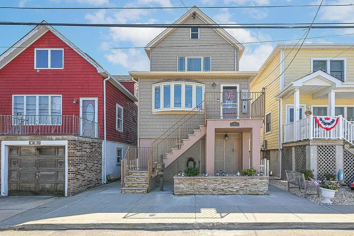 20 West 18th Road, Broad Channel, NY 11693