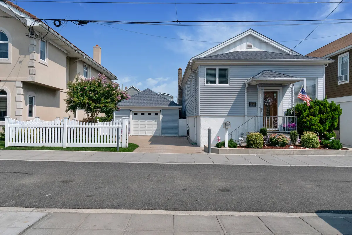 45 West 15th Road, Broad Channel, NY 11693