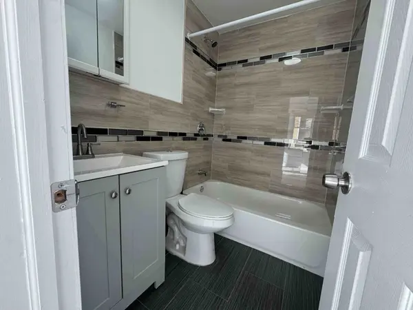 155 Beach 118th St #1R, Rockaway Park, NY 11694-2034