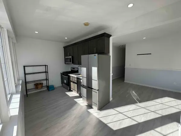 155 Beach 118th St #1R, Rockaway Park, NY 11694-2034