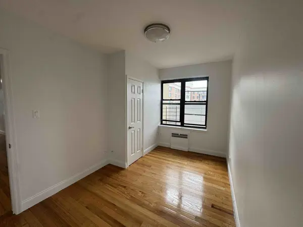 160 Beach 117th St #6J, Rockaway Park, NY 11694-2041