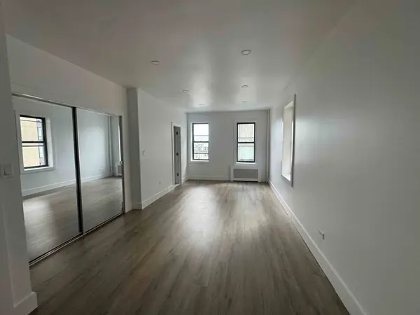 160 Beach 117th St #5E, Rockaway Park, NY 11694-2041