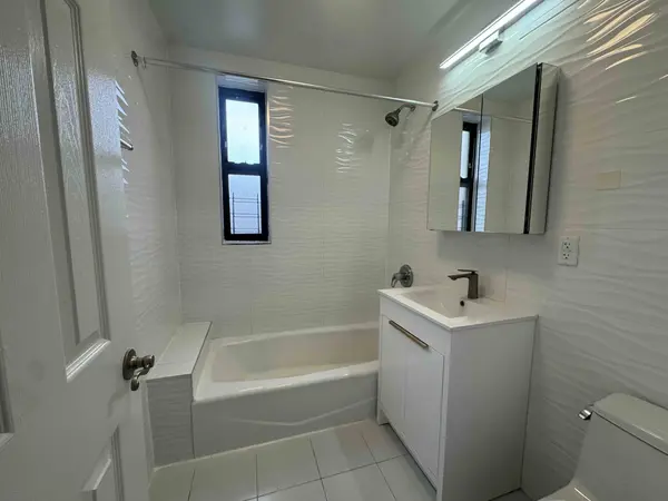 160 Beach 117th St #6J, Rockaway Park, NY 11694-2041