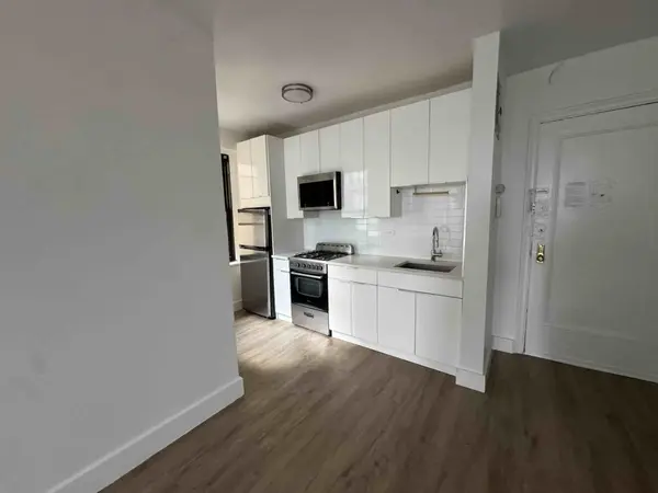 160 Beach 117th St #5E, Rockaway Park, NY 11694-2041