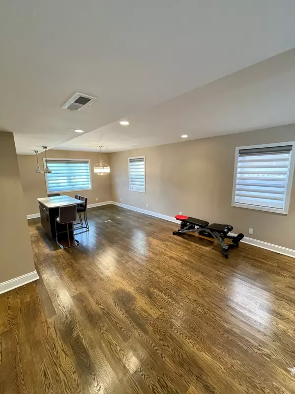 Rockaway Park, NY 11694,133-09 Rockaway Beach Blvd #1