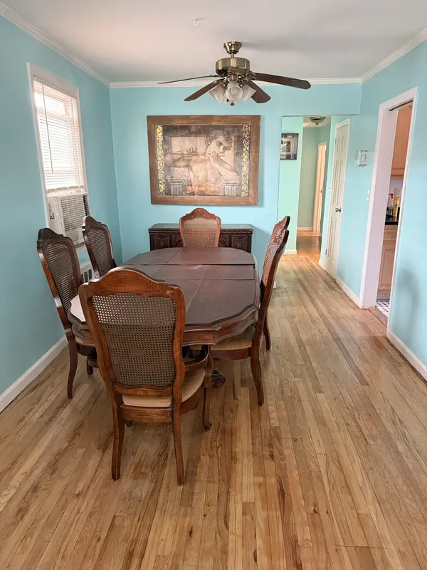 128-19 Cronston Ave, Rockaway Park, NY 11694