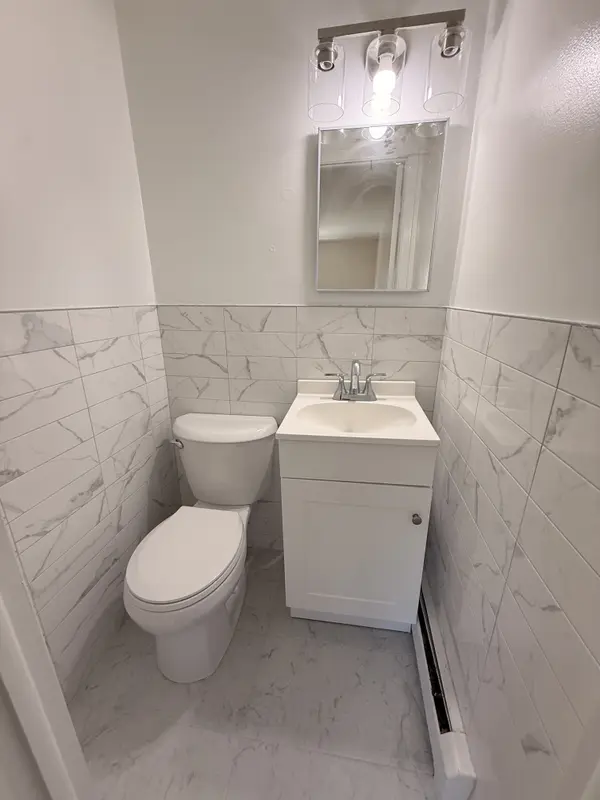 180 Beach 118th St #3, Rockaway Park, NY 11694-2035