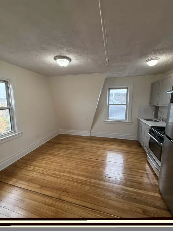 Rockaway Park, NY 11694-1978,249 Beach 119th St #5A