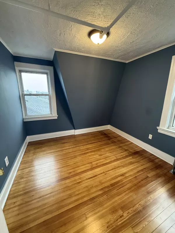 Rockaway Park, NY 11694-1978,249 Beach 119th St #5A