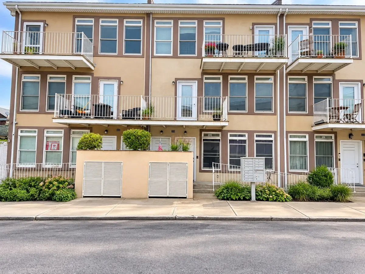 222 Beach 100th St #1, Rockaway Park, NY 11694-2959