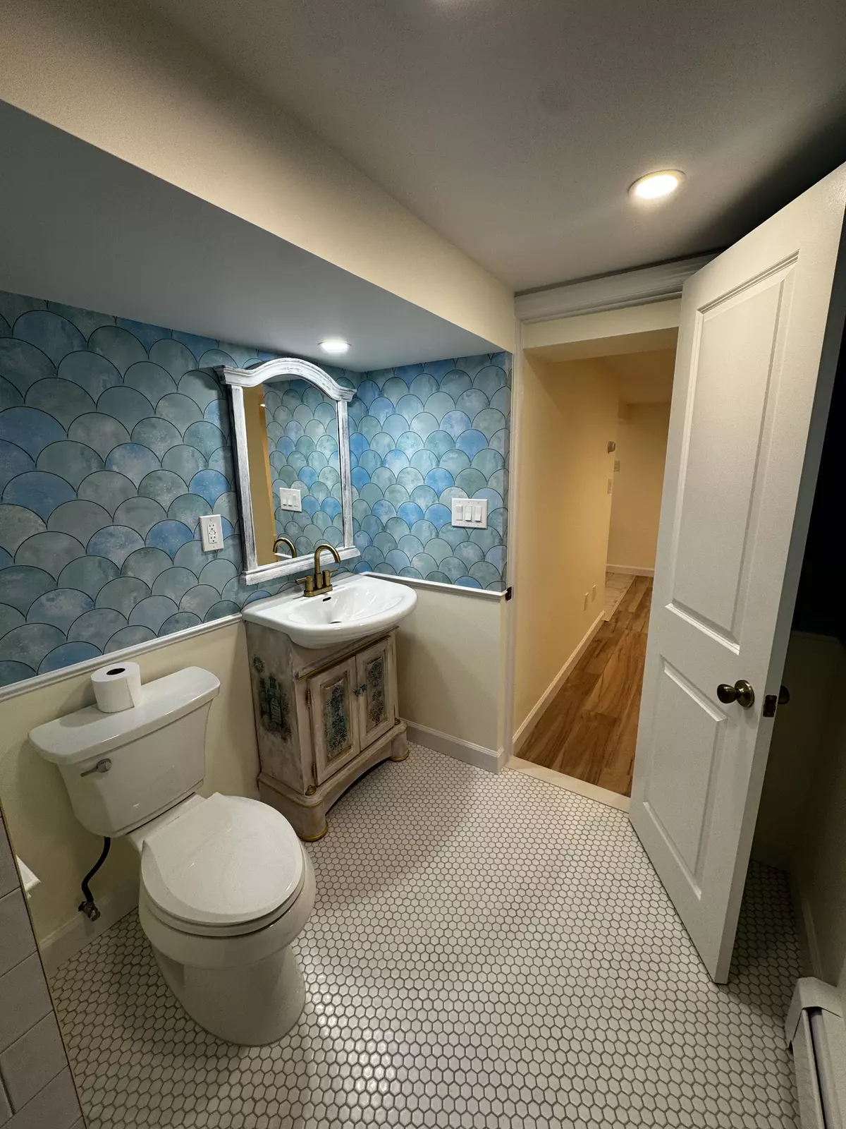 Rockaway Park, NY 11694-1701,123 Beach 125th St #1