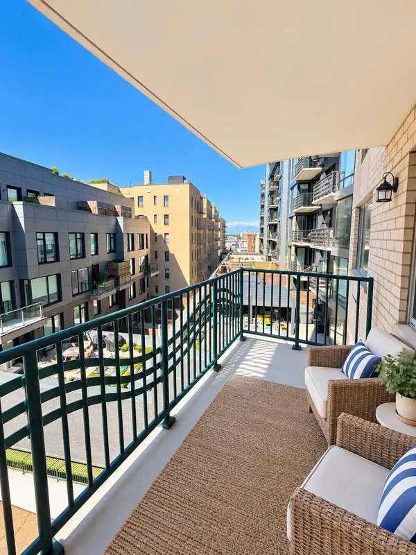 136 Beach 117th St #409, Rockaway Park, NY 11694-2011