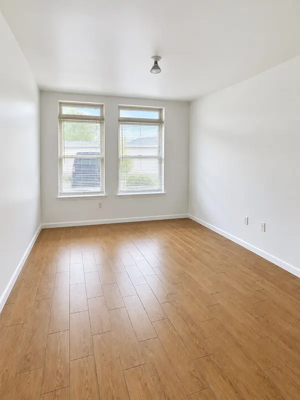 222 Beach 100th St #1, Rockaway Park, NY 11694-2959