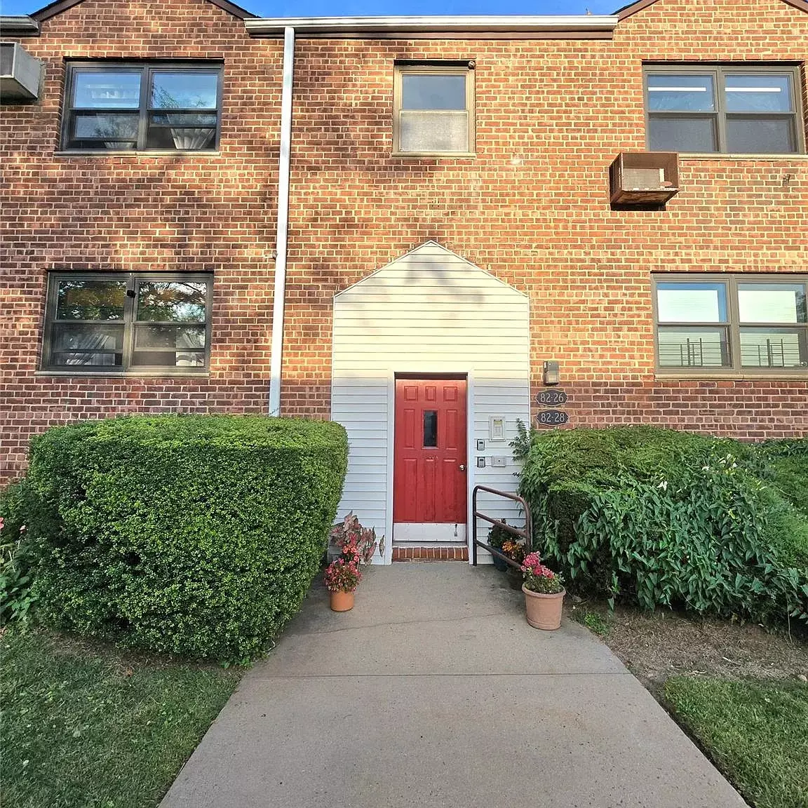 Howard Beach New York 11414,,82-26 155th Ave #1-090