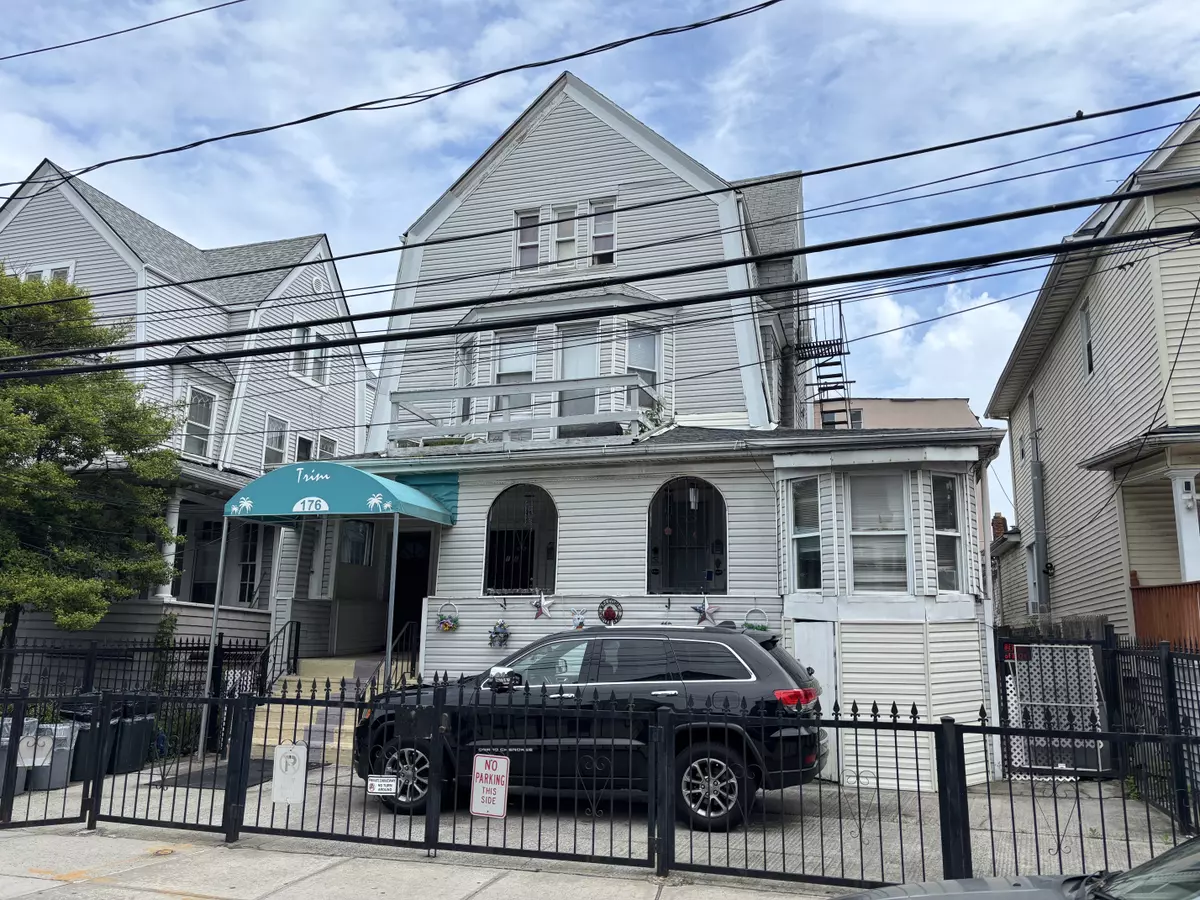 Rockaway Park, NY 11694-2408,176 Beach 115th St
