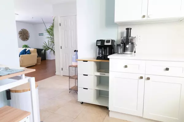 Rockaway Park, NY 11694-2035,148 Beach 118th St #2