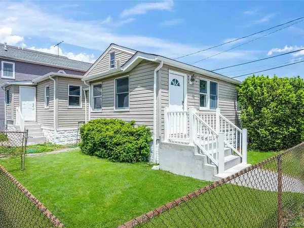 161 Baisley Ave, East Rockaway, NY 11518-1816