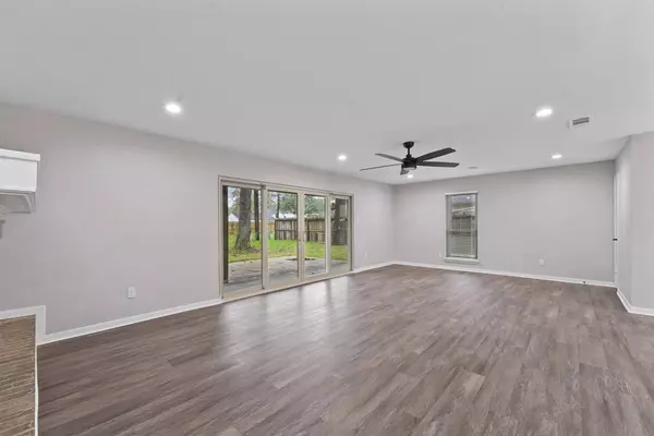 714 Golden Bear LN, Kingwood, TX 77339