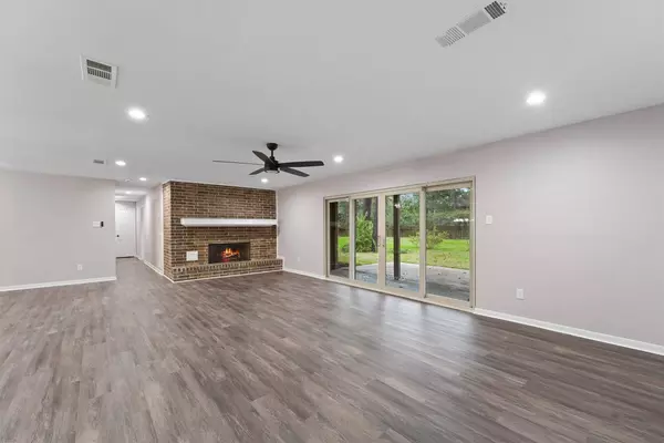 714 Golden Bear LN, Kingwood, TX 77339