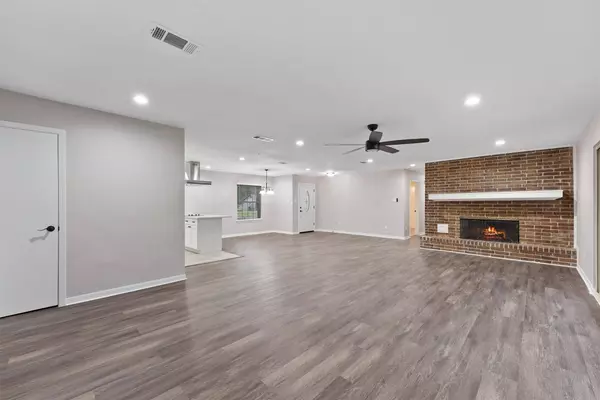 714 Golden Bear LN, Kingwood, TX 77339