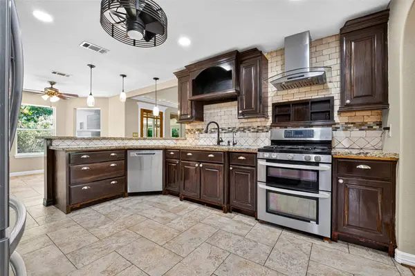 25709 Parkway DR, Huffman, TX 77336