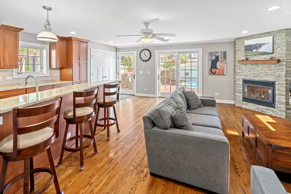 7317 W Greenleaf Street, Chicago, IL 60631