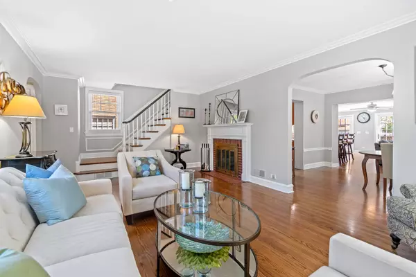 7317 W Greenleaf Street, Chicago, IL 60631