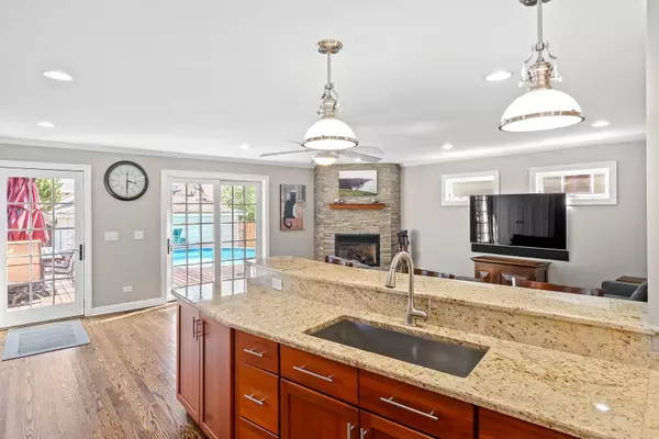 7317 W Greenleaf Street, Chicago, IL 60631