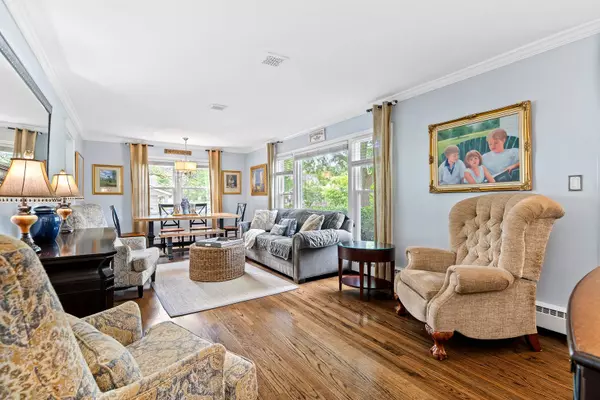 15 E Fairview Street, Arlington Heights, IL 60005