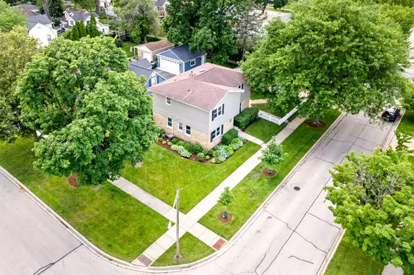 15 E Fairview Street, Arlington Heights, IL 60005