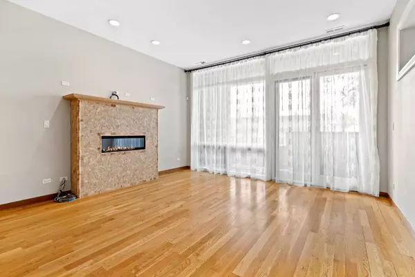 2424 W Chicago Avenue #201, Chicago, IL 60622