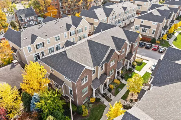 821 Lexington E Circle, Des Plaines, IL 60016