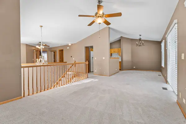 2763 S Embers Lane, Arlington Heights, IL 60005