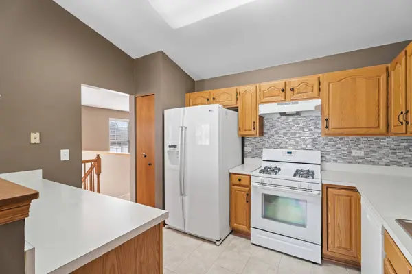 2763 S Embers LN, Arlington Heights, IL 60005