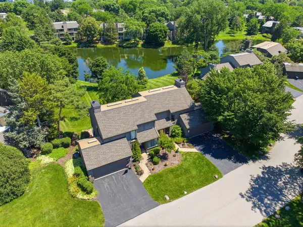 423 Deer Trail Hill TRL, Lake Barrington, IL 60010