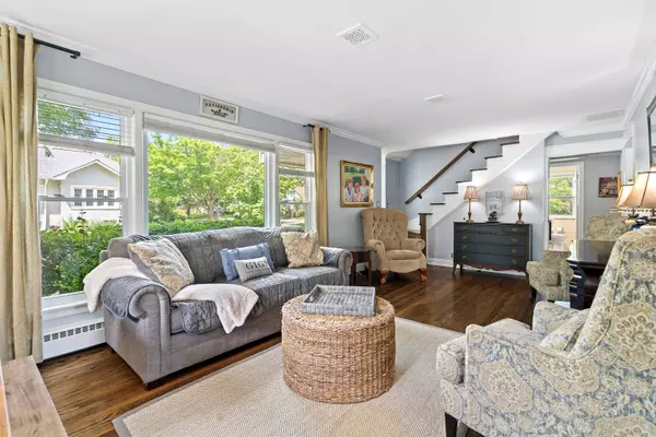 15 E Fairview ST, Arlington Heights, IL 60005