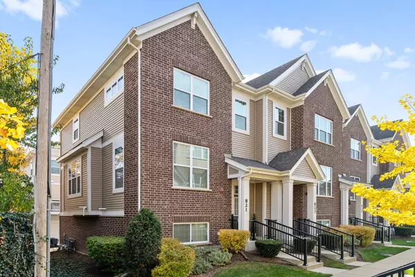 821 Lexington CIR E, Des Plaines, IL 60016