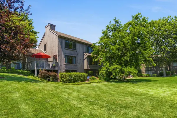 423 Deer Trail Hill TRL, Lake Barrington, IL 60010