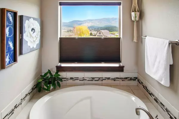 18021 E Daystar Rd, Spokane Valley, WA 99016