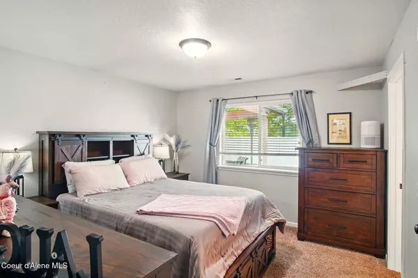 3657 E KAUFFMAN LN, Post Falls, ID 83854