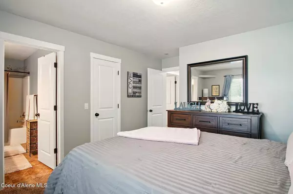 3657 E KAUFFMAN LN, Post Falls, ID 83854