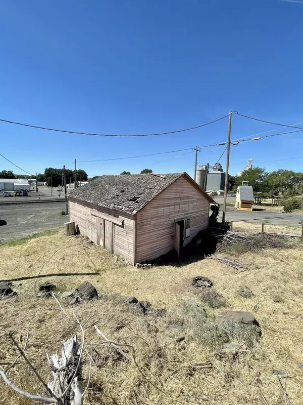 103 N B St, Sprague, WA 99032