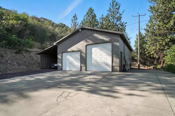 7907 N Cedar Rd, Spokane, WA 99208