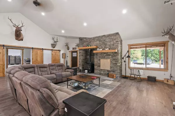 1070 Buck Creek Rd, Newport, WA 99156