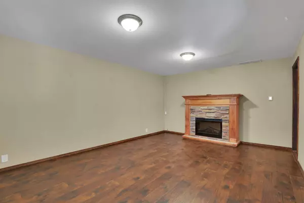 215 S Moen St, Greenacres, WA 99016