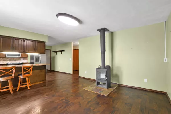 215 S Moen St, Greenacres, WA 99016