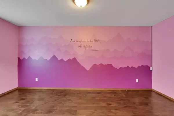 215 S Moen St, Greenacres, WA 99016