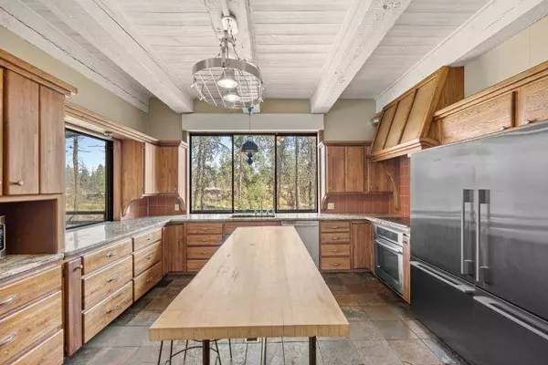 21110 W Blue Heron Rd, Cheney, WA 99004